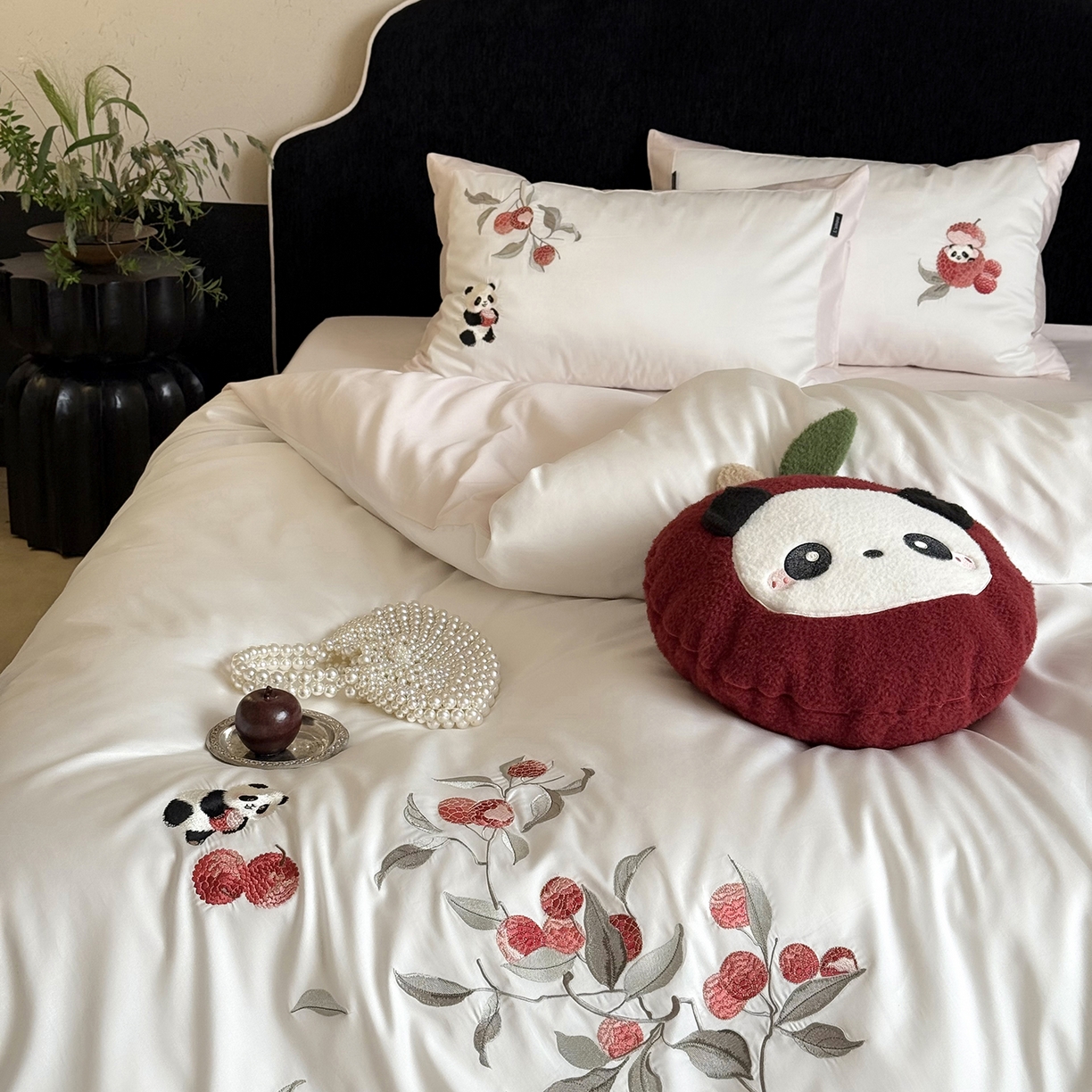 91家纺网 家纺一手货源 找家纺 （总）鹿班家居 2026春季新品100S长绒棉精密刺绣系列四件套-熊猫荔荔（标准会员-20元）