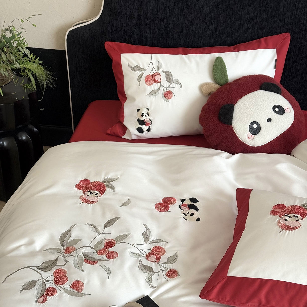 91家纺网 家纺一手货源 找家纺 （总）鹿班家居 2026春季新品100S长绒棉精密刺绣系列四件套-熊猫荔荔（标准会员-20元）