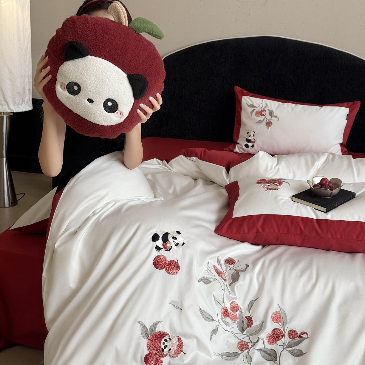 91家纺网 家纺一手货源 找家纺 （总）鹿班家居 2026春季新品100S长绒棉精密刺绣系列四件套-熊猫荔荔（标准会员-20元）