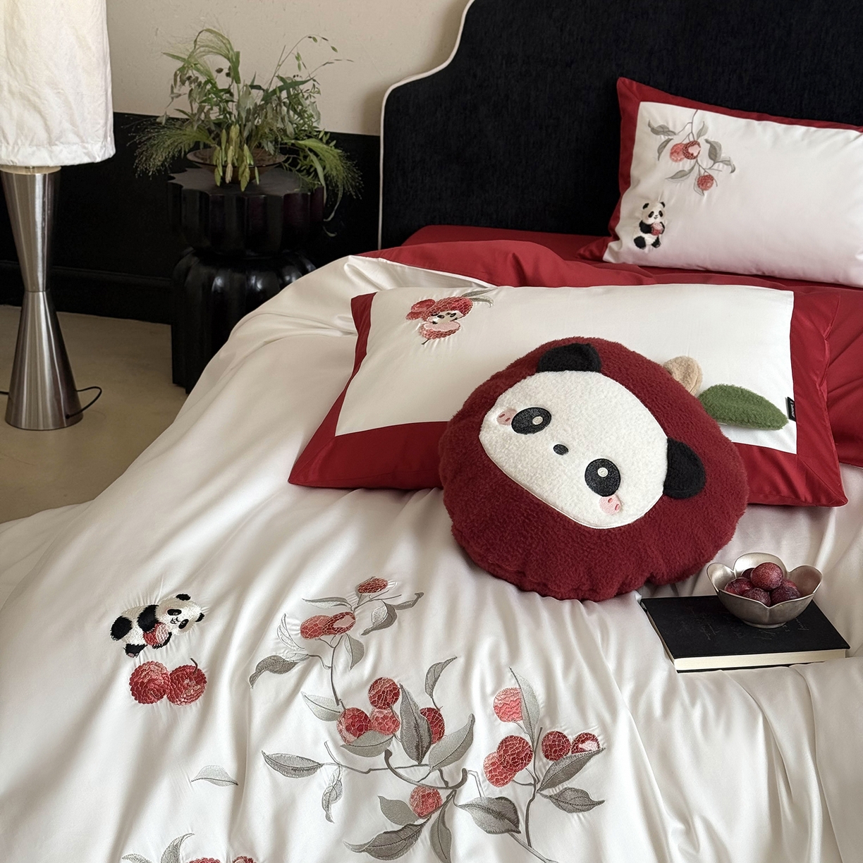 91家纺网 家纺一手货源 找家纺 （总）鹿班家居 2026春季新品100S长绒棉精密刺绣系列四件套-熊猫荔荔（标准会员-20元）