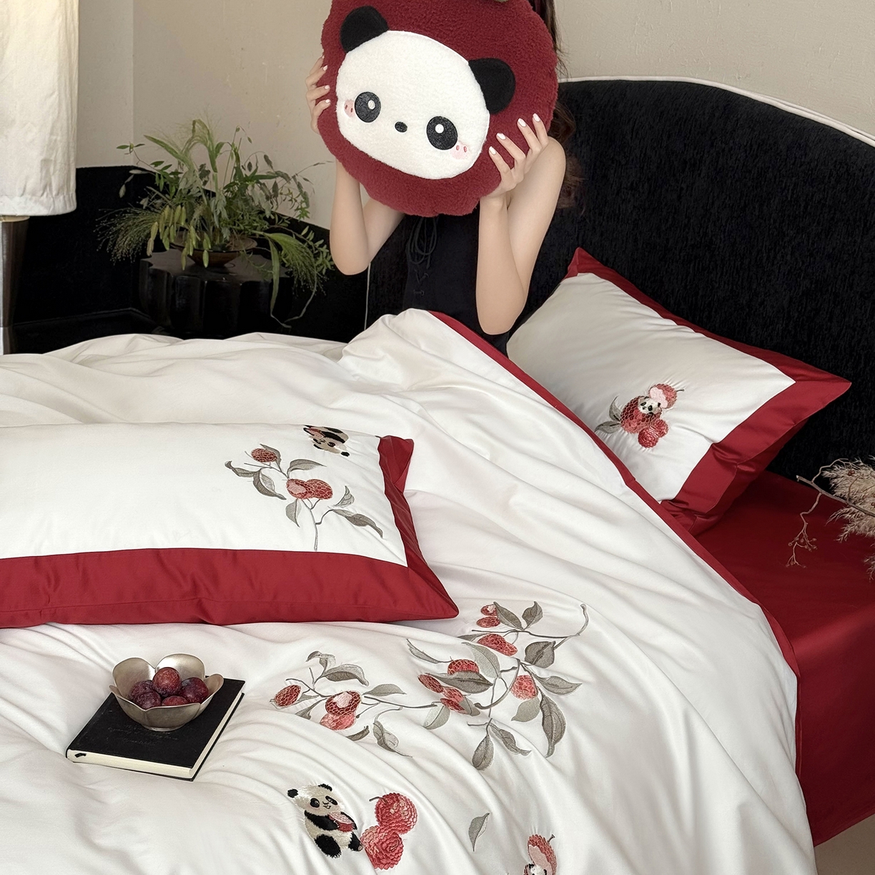 91家纺网 家纺一手货源 找家纺 （总）鹿班家居 2026春季新品100S长绒棉精密刺绣系列四件套-熊猫荔荔（标准会员-20元）