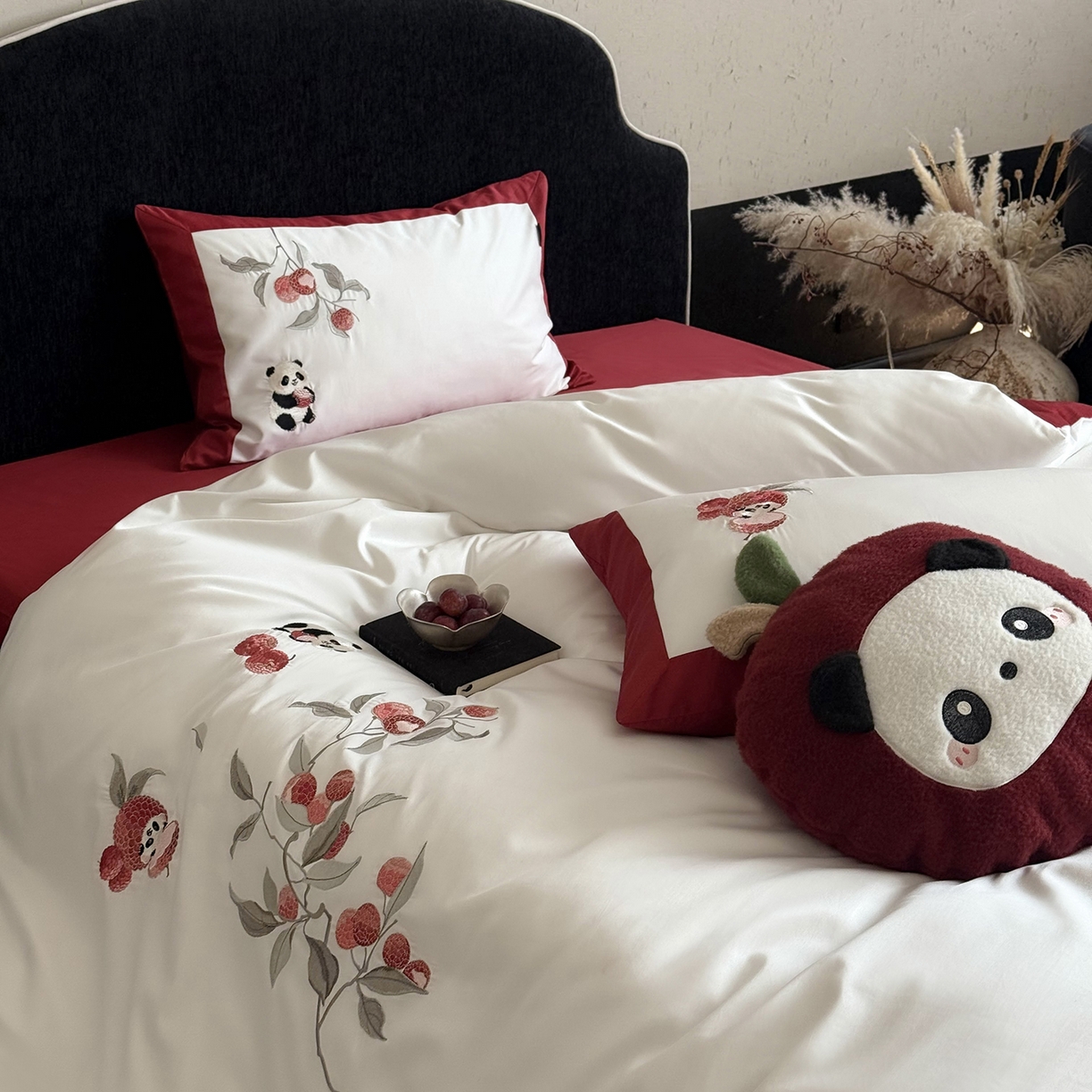 91家纺网 家纺一手货源 找家纺 （总）鹿班家居 2026春季新品100S长绒棉精密刺绣系列四件套-熊猫荔荔（标准会员-20元）