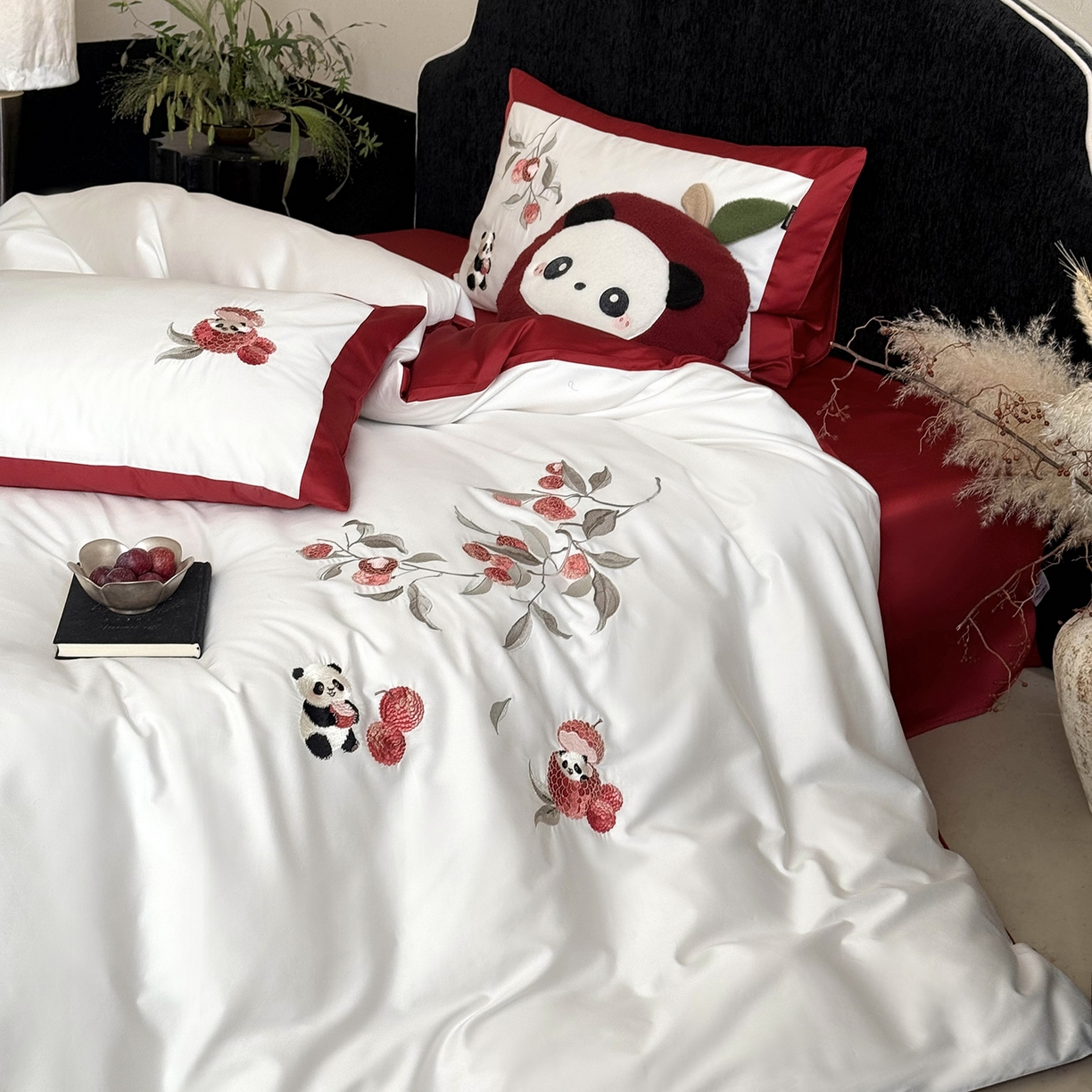 91家纺网 家纺一手货源 找家纺 （总）鹿班家居 2026春季新品100S长绒棉精密刺绣系列四件套-熊猫荔荔（标准会员-20元）