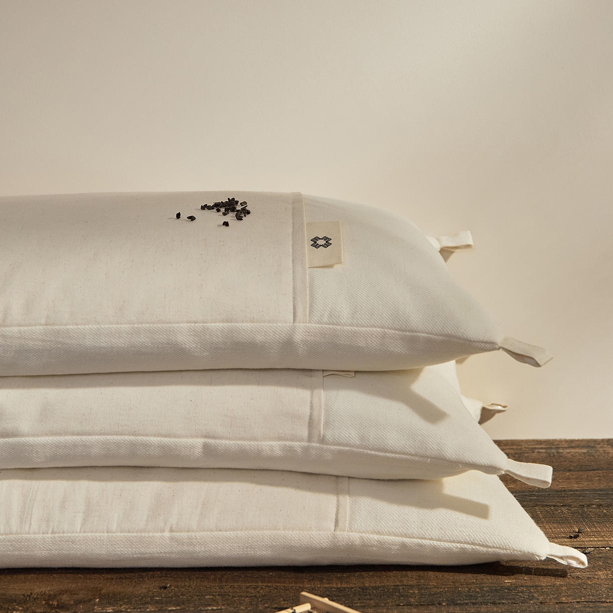 91家纺网 家纺一手货源 找家纺 境月枕芯坊 2026新款可拆洗棉麻黑苦荞枕枕头枕芯 可拆洗棉麻黑苦荞枕-大号