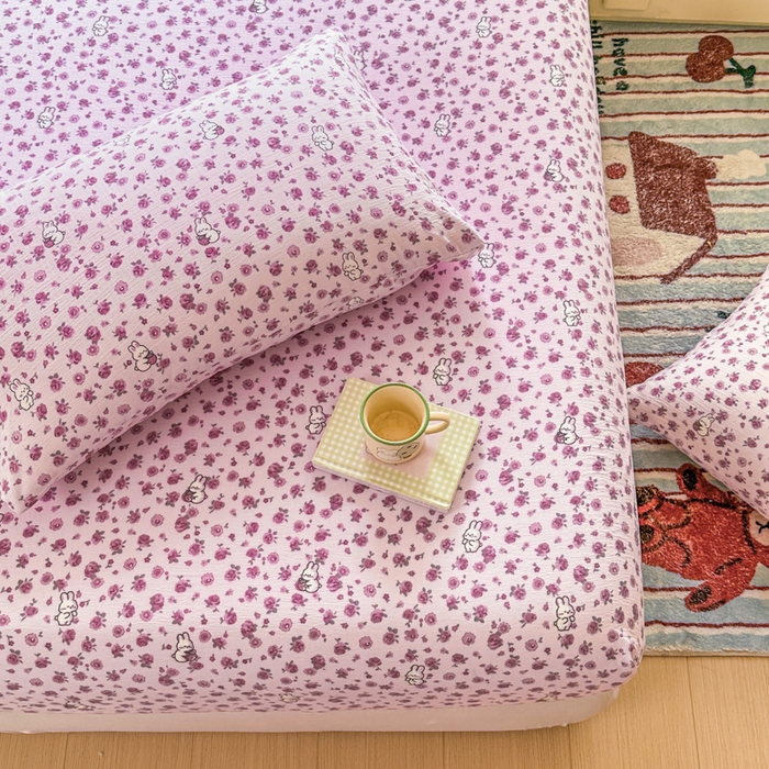 91家纺网 家纺一手货源 找家纺 温眠家纺 2025新款云感皱皱双层纱床笠 甜兔碎花