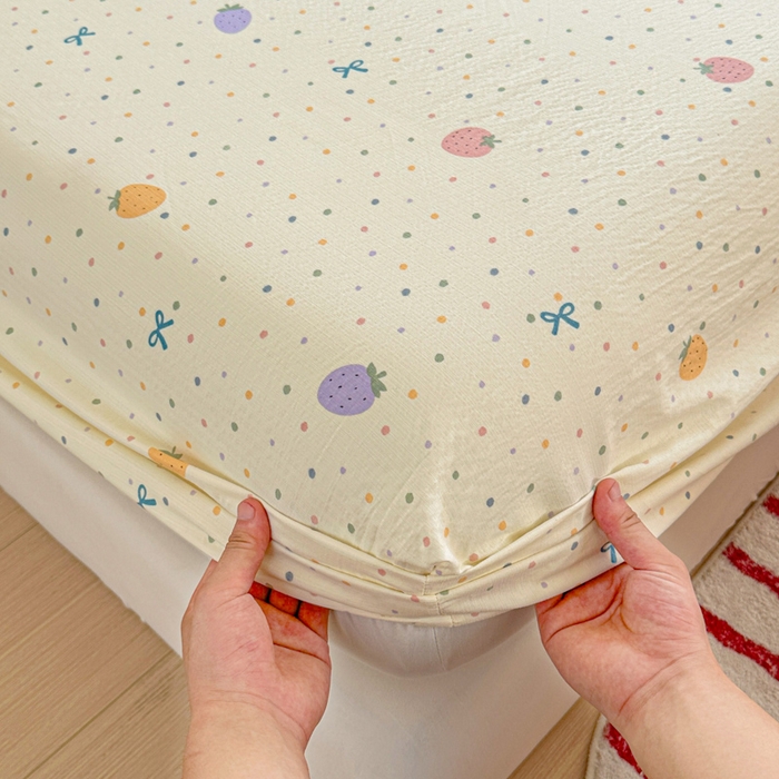 91家纺网 家纺一手货源 找家纺 温眠家纺 2025新款高克重云感双层纱床笠三件套学生床二件套床笠单品 双层纱床笠-草莓波点