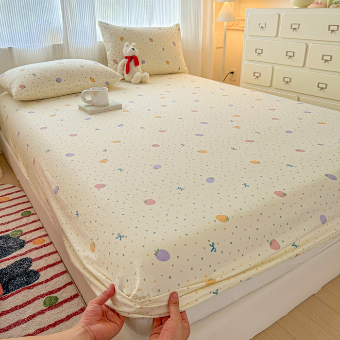 91家纺网 家纺一手货源 找家纺 温眠家纺 2025新款高克重云感双层纱床笠三件套学生床二件套床笠单品 双层纱床笠-草莓波点