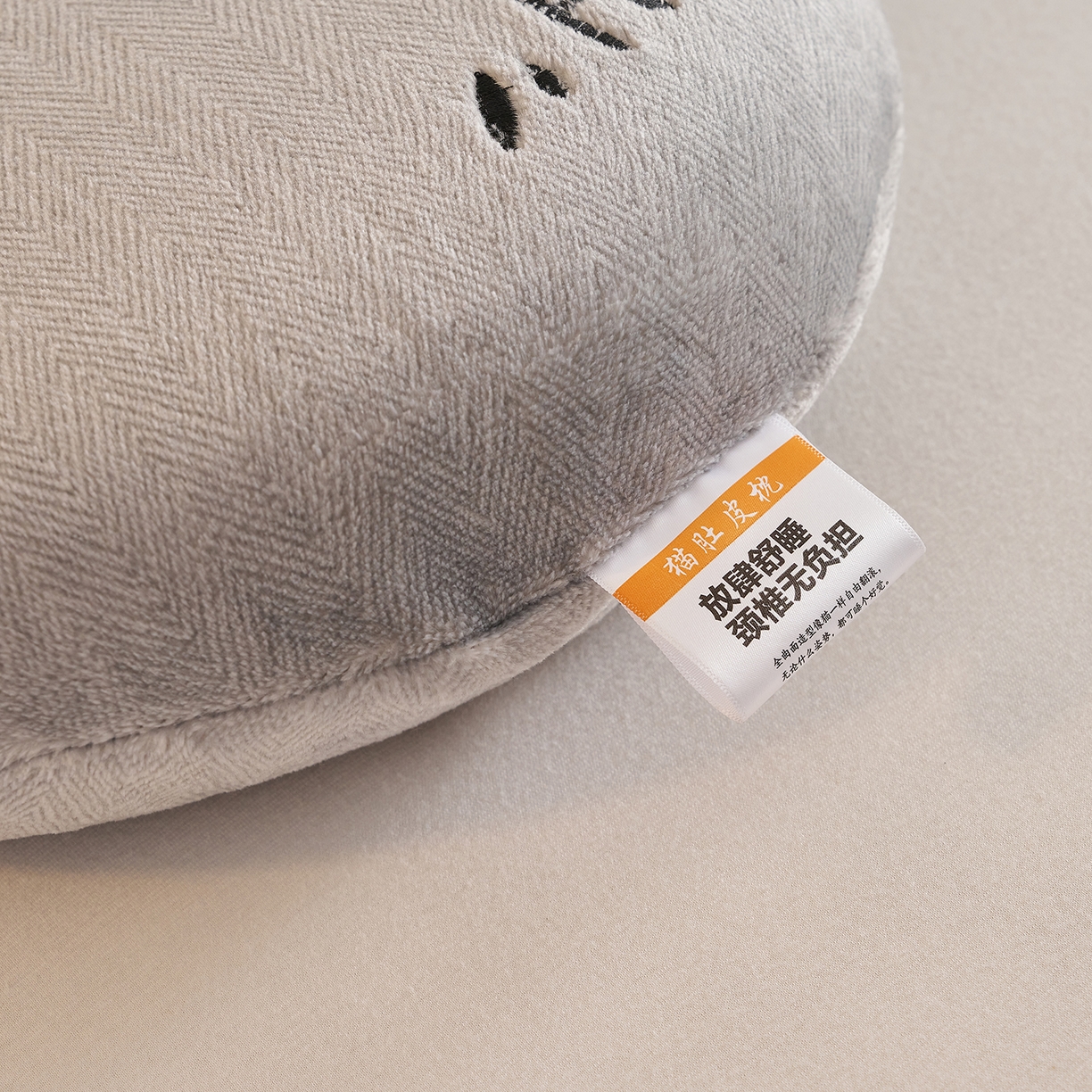 91家纺网 家纺一手货源 找家纺 铺尚美家纺 2026可爱卡通儿童猫肚枕学生幼儿园卡通记忆棉枕头枕芯30*50cm Lucky羊咩咩记忆枕-灰