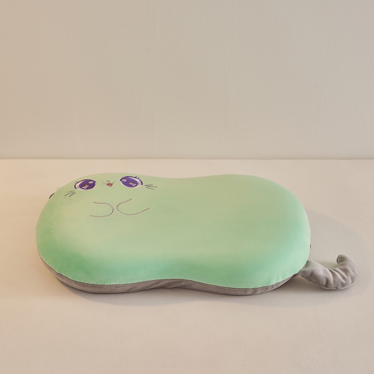 91家纺网 家纺一手货源 找家纺 铺尚美家纺 2026可爱卡通儿童猫肚枕学生幼儿园卡通记忆棉枕头枕芯30*50cm 大眼喵喵记忆枕-绿