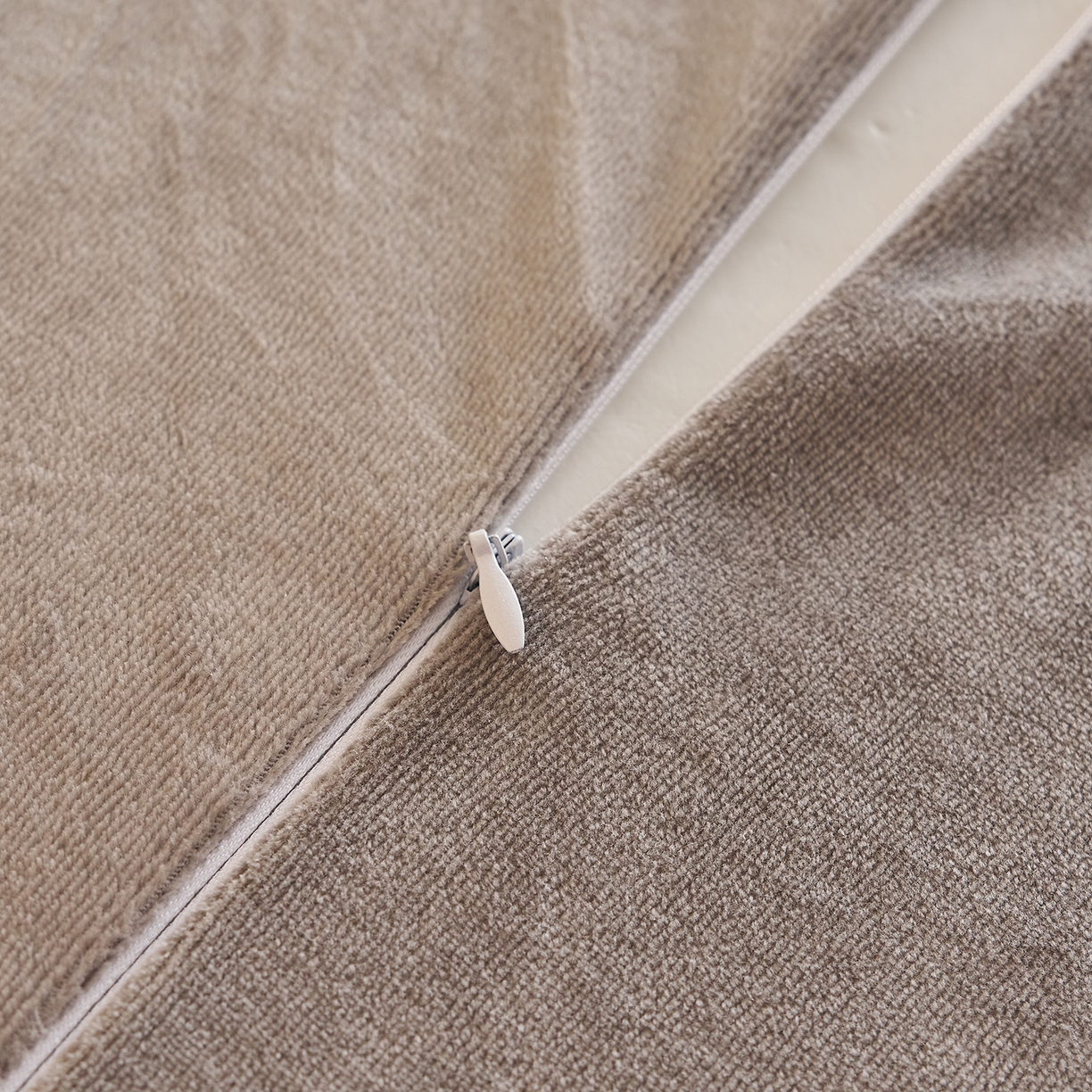 91家纺网 家纺一手货源 找家纺 铺尚美家纺 2026可爱卡通儿童猫肚枕学生幼儿园卡通记忆棉枕头枕芯30*50cm 大眼喵喵记忆枕-绿