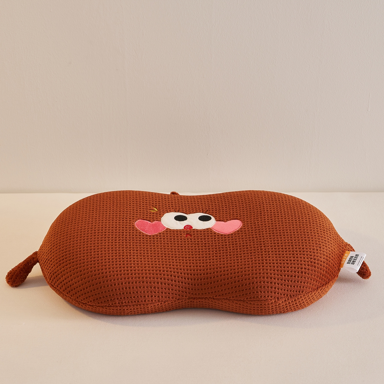 91家纺网 家纺一手货源 找家纺 铺尚美家纺 2026可爱卡通儿童猫肚枕学生幼儿园卡通记忆棉枕头枕芯30*50cm 手提兜兜记忆枕-咖