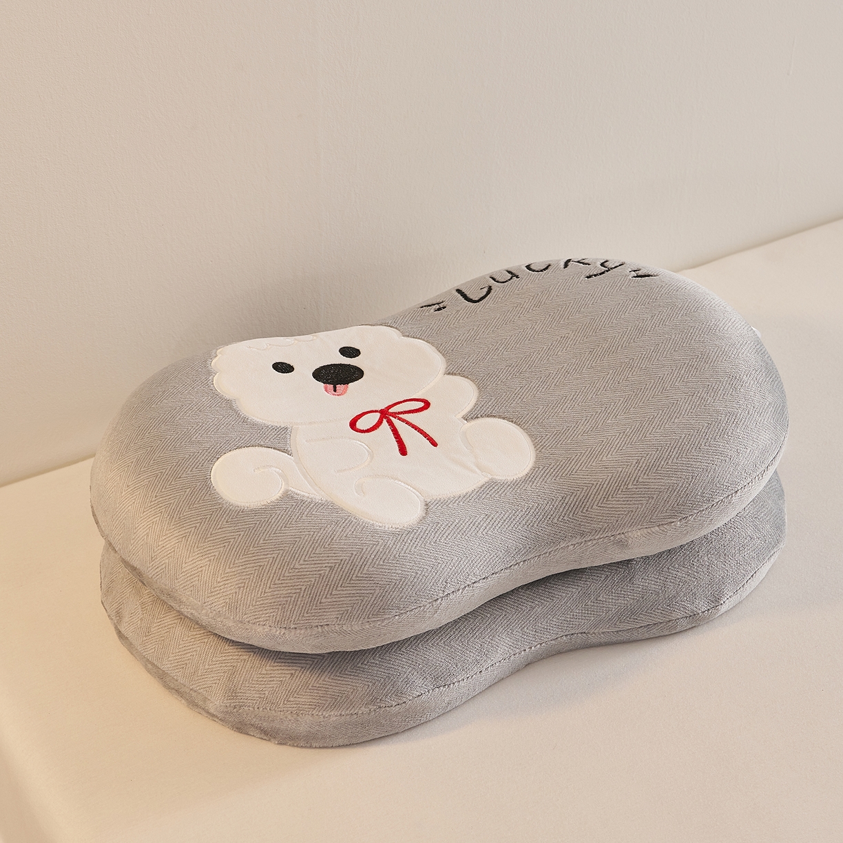 91家纺网 家纺一手货源 找家纺 铺尚美家纺 2026可爱卡通儿童猫肚枕学生幼儿园卡通记忆棉枕头枕芯30*50cm Lucky羊咩咩记忆枕-灰