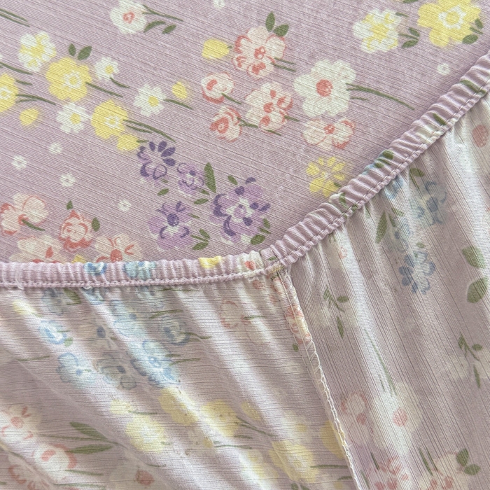 91家纺网 家纺一手货源 找家纺 温眠家纺 2025新款高克重云感双层纱床笠三件套学生床二件套床笠单品 双层纱床笠-海棠花颂紫