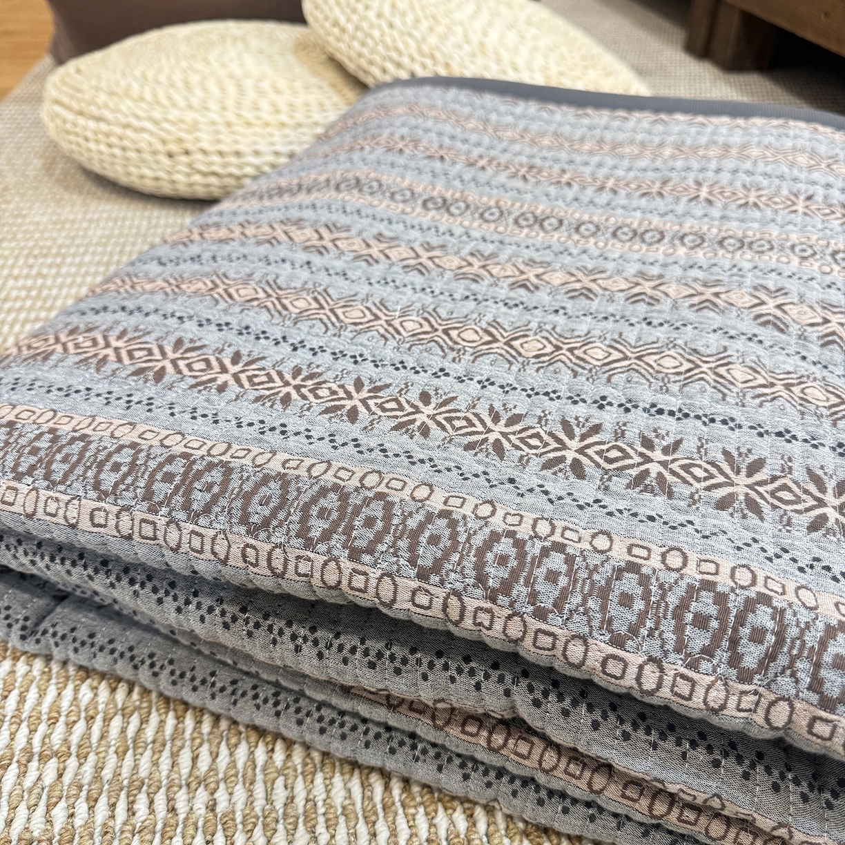 91家纺网 家纺一手货源 找家纺 仰望棉麻双层纱供应链 2026新款亲肤棉加绒床盖 波西米亚