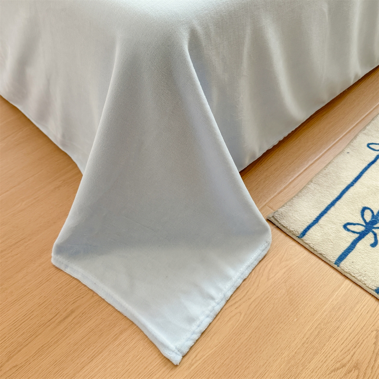 91家纺网 家纺一手货源 找家纺 温眠家纺 2025新款ins加厚毛巾绣大眼睛混搭撞色奶油格子牛奶绒四件套 绒-黄格天蓝