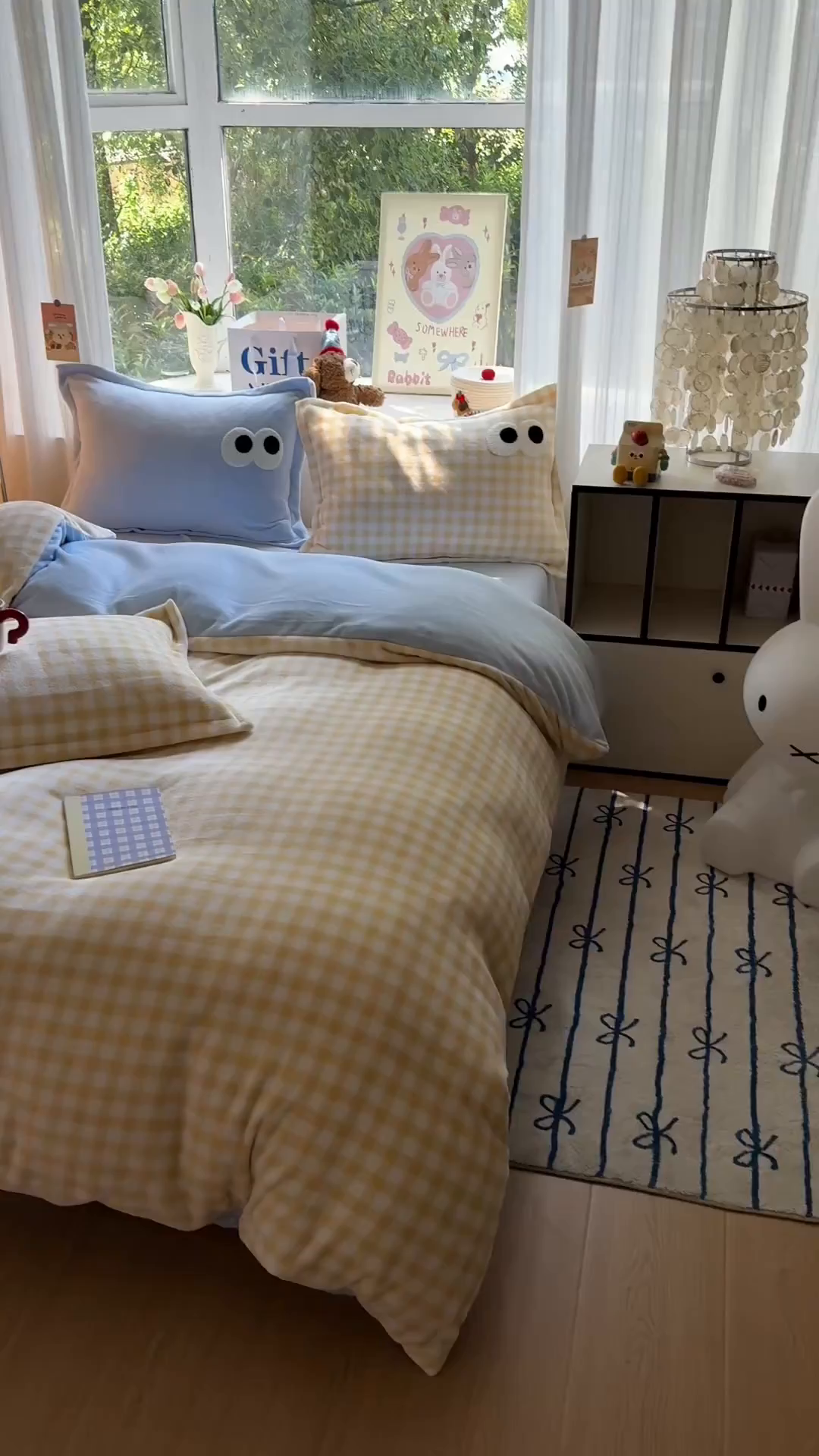 91家纺网 家纺一手货源 找家纺 温眠家纺 2025新款ins加厚毛巾绣大眼睛混搭撞色奶油格子牛奶绒四件套 绒-黄格天蓝