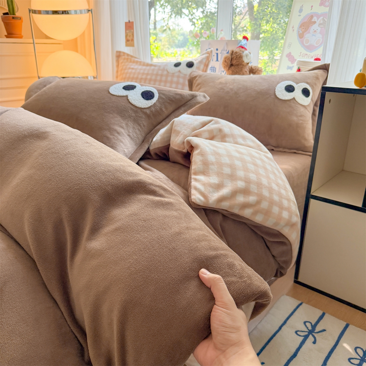 温眠家纺 2025新款ins加厚毛巾绣大眼睛混搭撞色奶油格子牛奶绒四件套 绒-卡其咖格