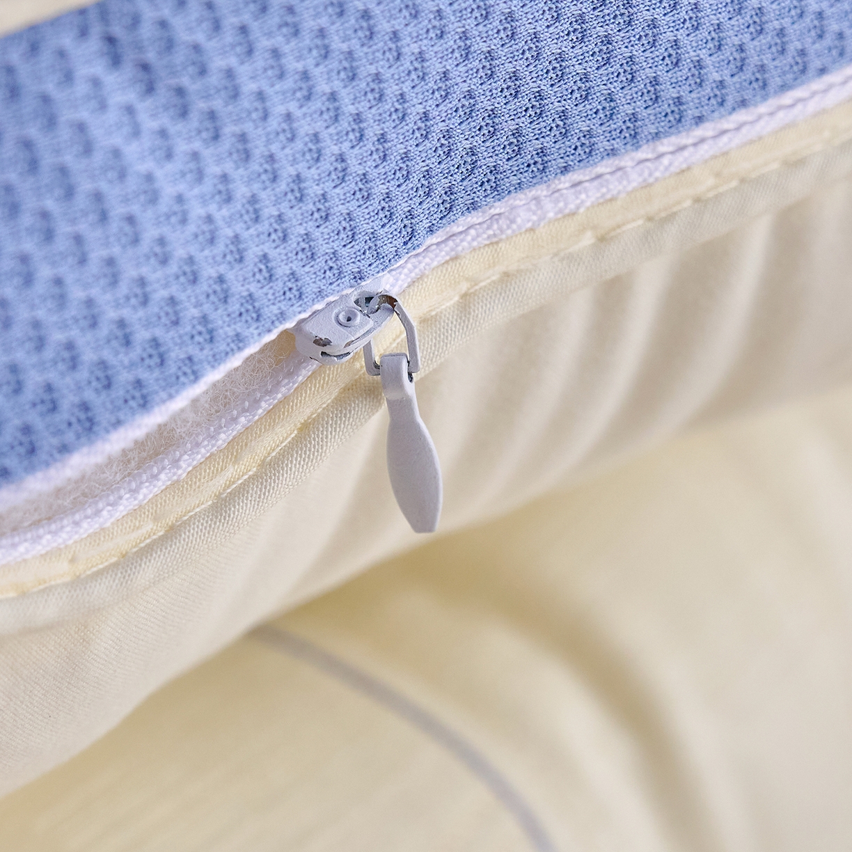 91家纺网 家纺一手货源 找家纺 鼎晟纺 2026新款锁温护颈枕学生枕头成人枕芯 锁温护颈-中枕-单只装