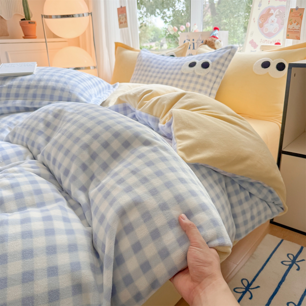 温眠家纺 2025新款ins加厚毛巾绣大眼睛混搭撞色奶油格子牛奶绒四件套 绒-蓝格米黄