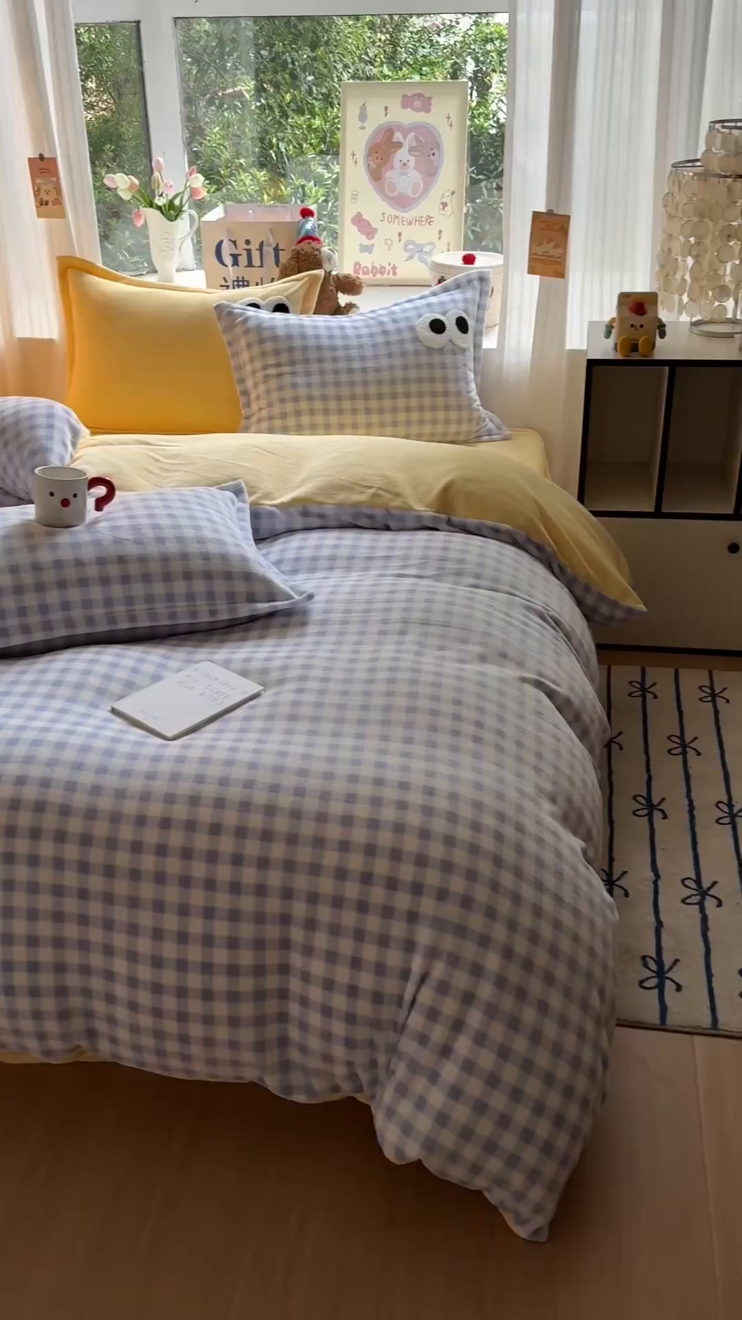 91家纺网 家纺一手货源 找家纺 温眠家纺 2025新款ins加厚毛巾绣大眼睛混搭撞色奶油格子牛奶绒四件套 绒-蓝格米黄