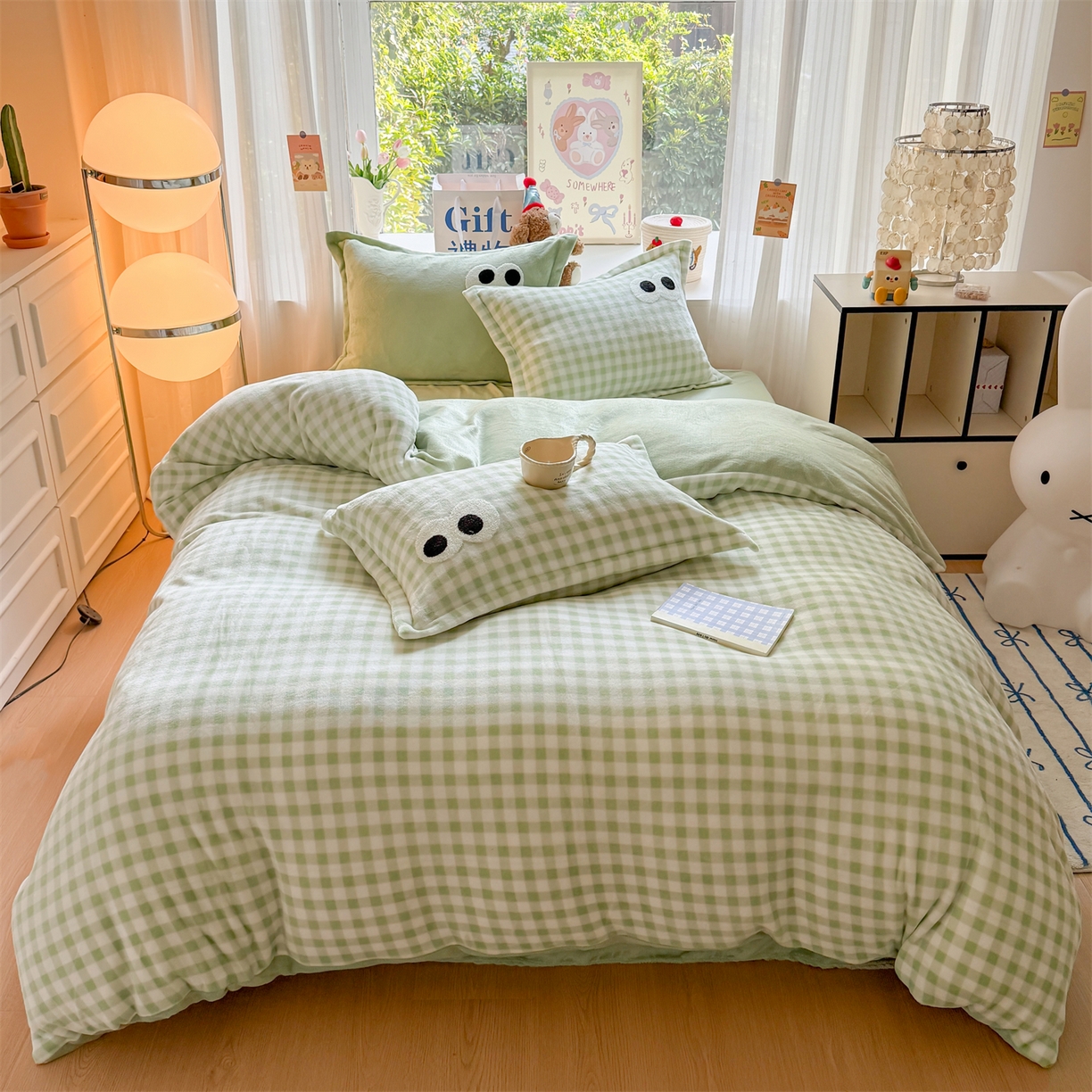 91家纺网 家纺一手货源 找家纺 温眠家纺 2025新款ins加厚毛巾绣大眼睛混搭撞色奶油格子牛奶绒四件套 绒-绿格