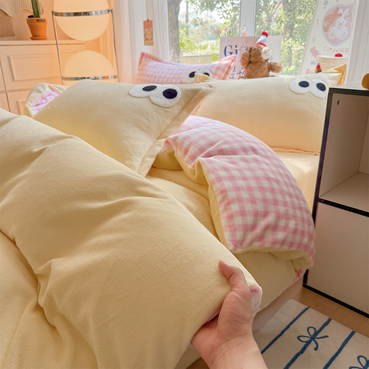 温眠家纺 2025新款ins加厚毛巾绣大眼睛混搭撞色奶油格子牛奶绒四件套 绒-米黄粉格