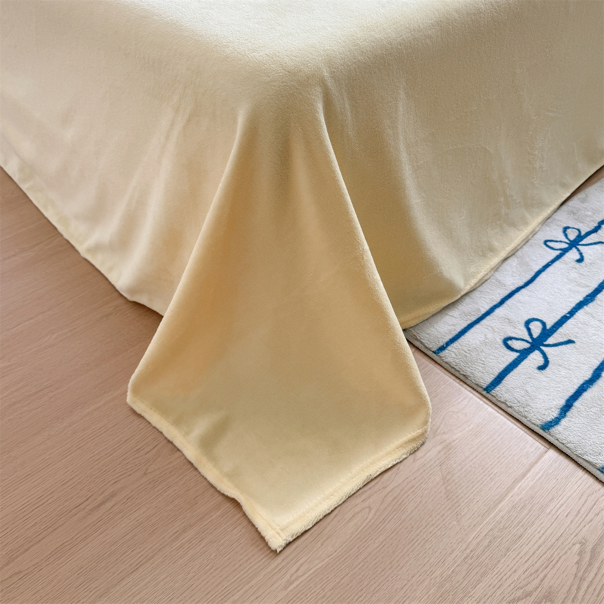 91家纺网 家纺一手货源 找家纺 温眠家纺 2025新款ins加厚毛巾绣大眼睛混搭撞色奶油格子牛奶绒四件套 绒-米黄粉格