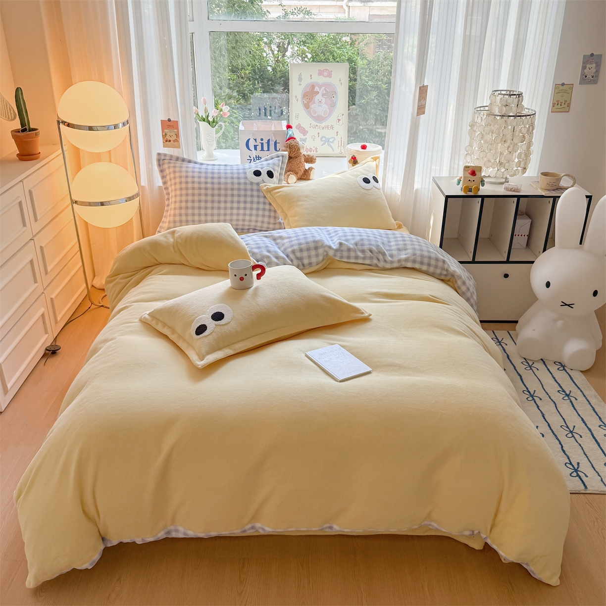 91家纺网 家纺一手货源 找家纺 温眠家纺 2025新款ins加厚毛巾绣大眼睛混搭撞色奶油格子牛奶绒四件套 绒-米黄蓝格