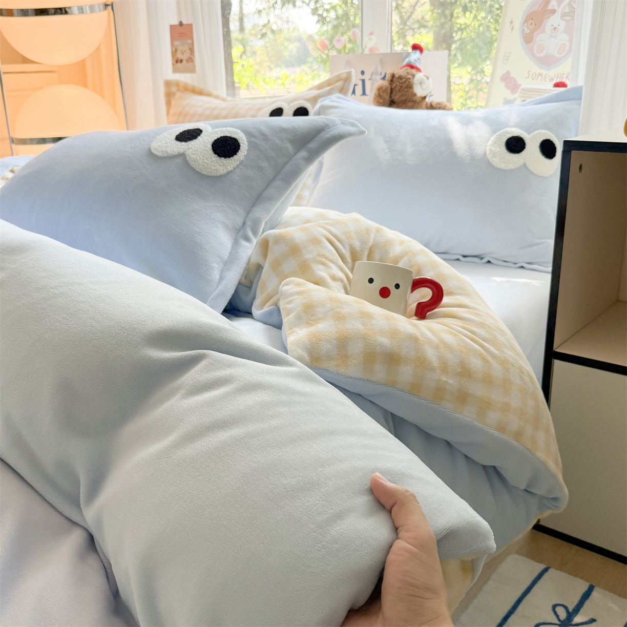 温眠家纺 2025新款ins加厚毛巾绣大眼睛混搭撞色奶油格子牛奶绒四件套 绒-天蓝黄格