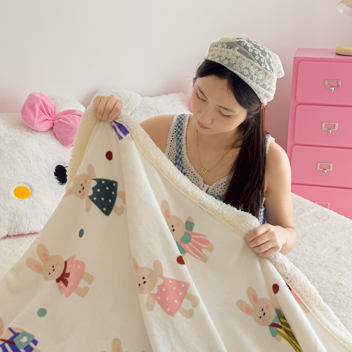 91家纺网 家纺一手货源 找家纺 温眠家纺 2025新款ins羊羔绒牛奶绒可被套休闲毯单被套-毯子图 羊-花间兔