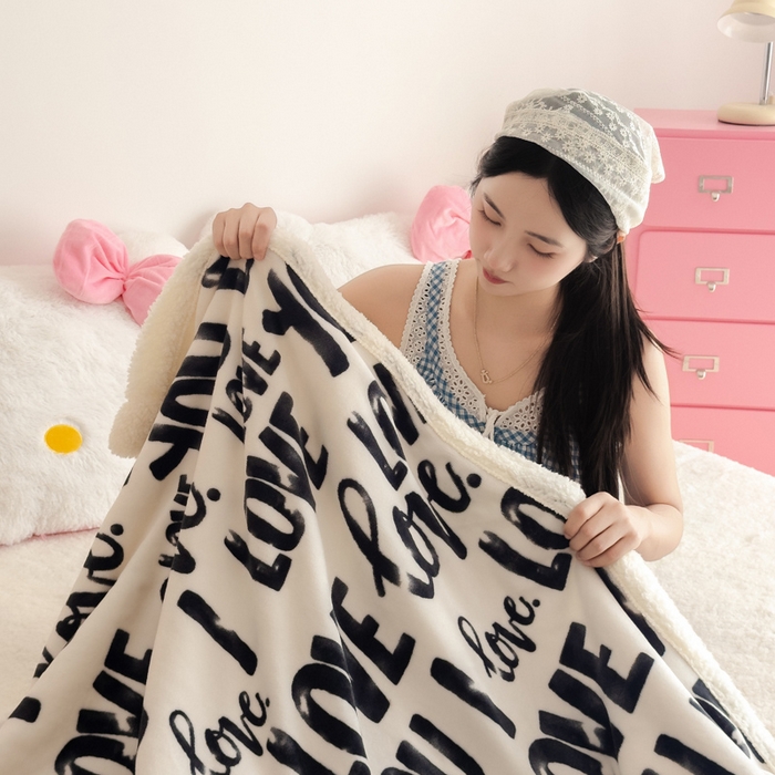 91家纺网 家纺一手货源 找家纺 温眠家纺 2025新款ins羊羔绒牛奶绒可被套休闲毯单被套-毯子图 羊-情话