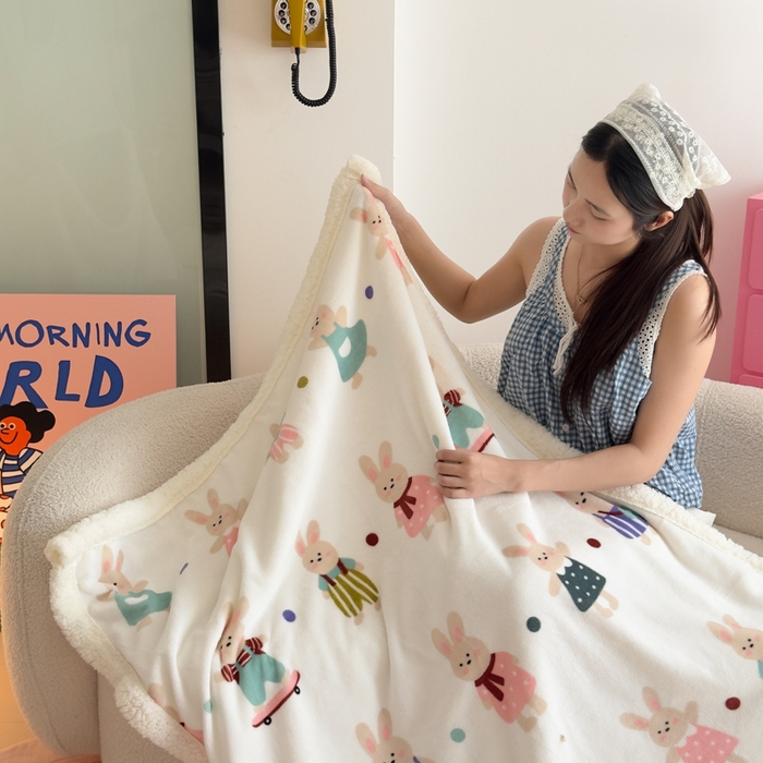 91家纺网 家纺一手货源 找家纺 温眠家纺 2025新款ins羊羔绒牛奶绒可被套休闲毯单被套-毯子图 羊-花间兔