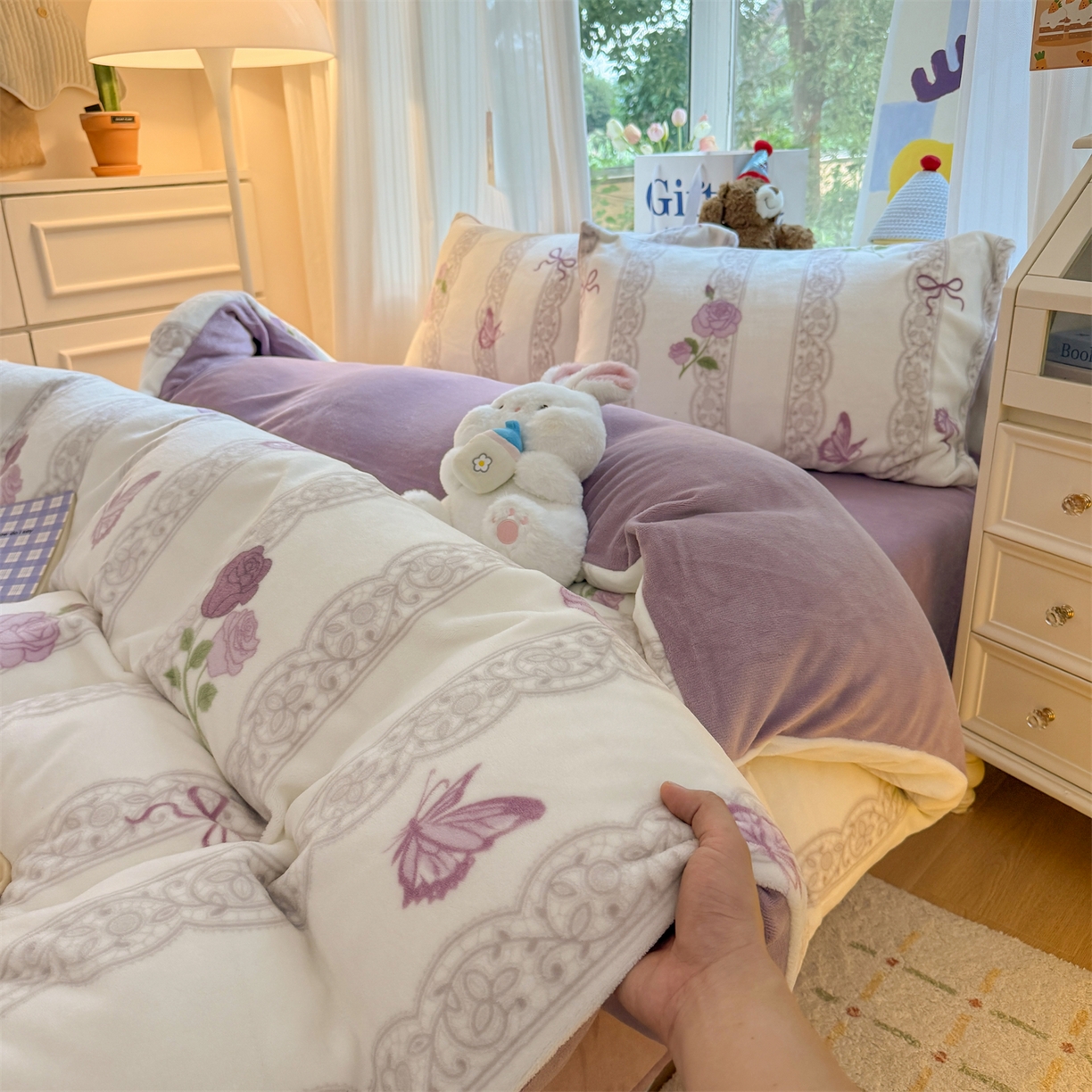 91家纺网 家纺一手货源 找家纺 温眠家纺 2025新款全工艺200克牛奶绒印花四件套 紫藤花语