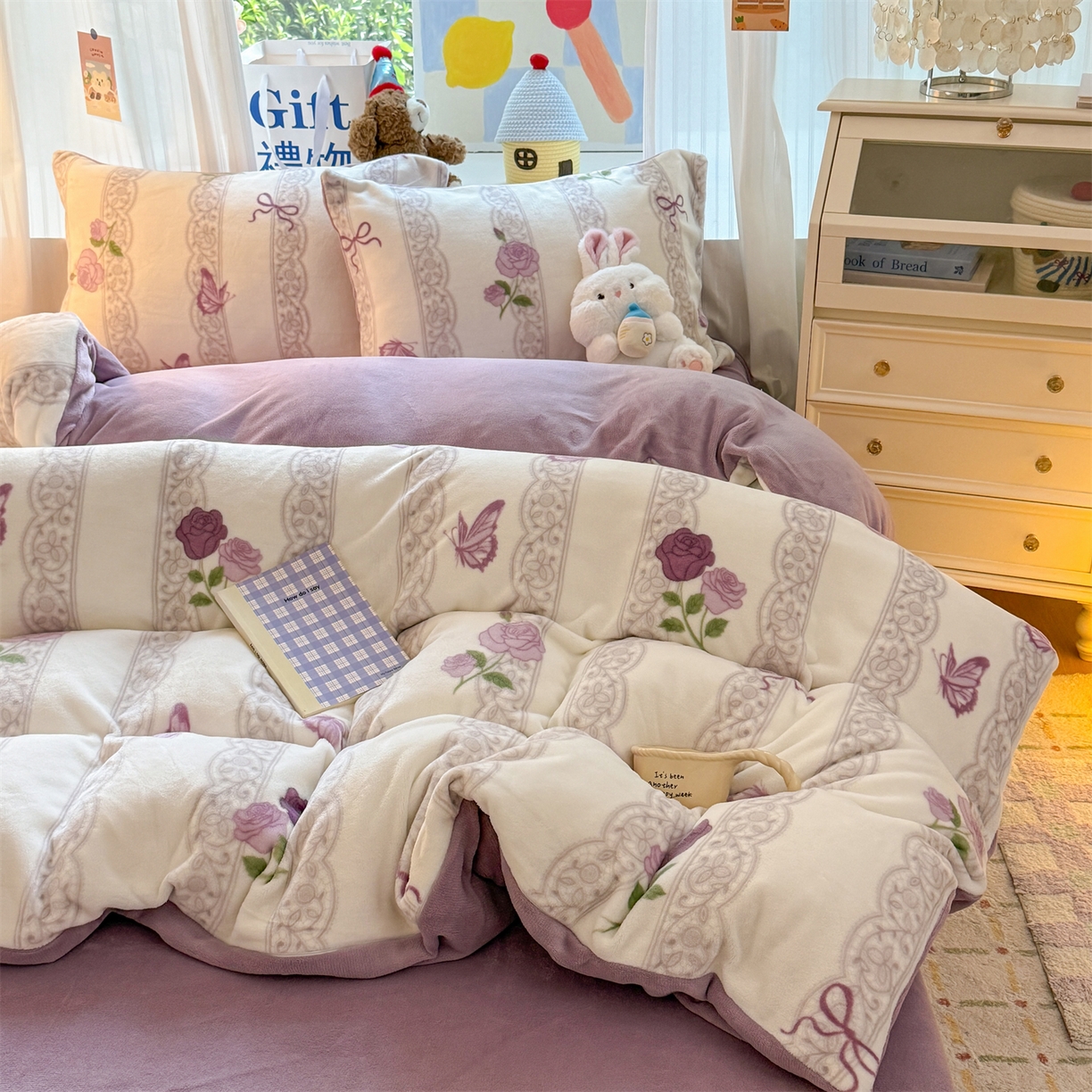 91家纺网 家纺一手货源 找家纺 温眠家纺 2025新款全工艺200克牛奶绒印花四件套 紫藤花语