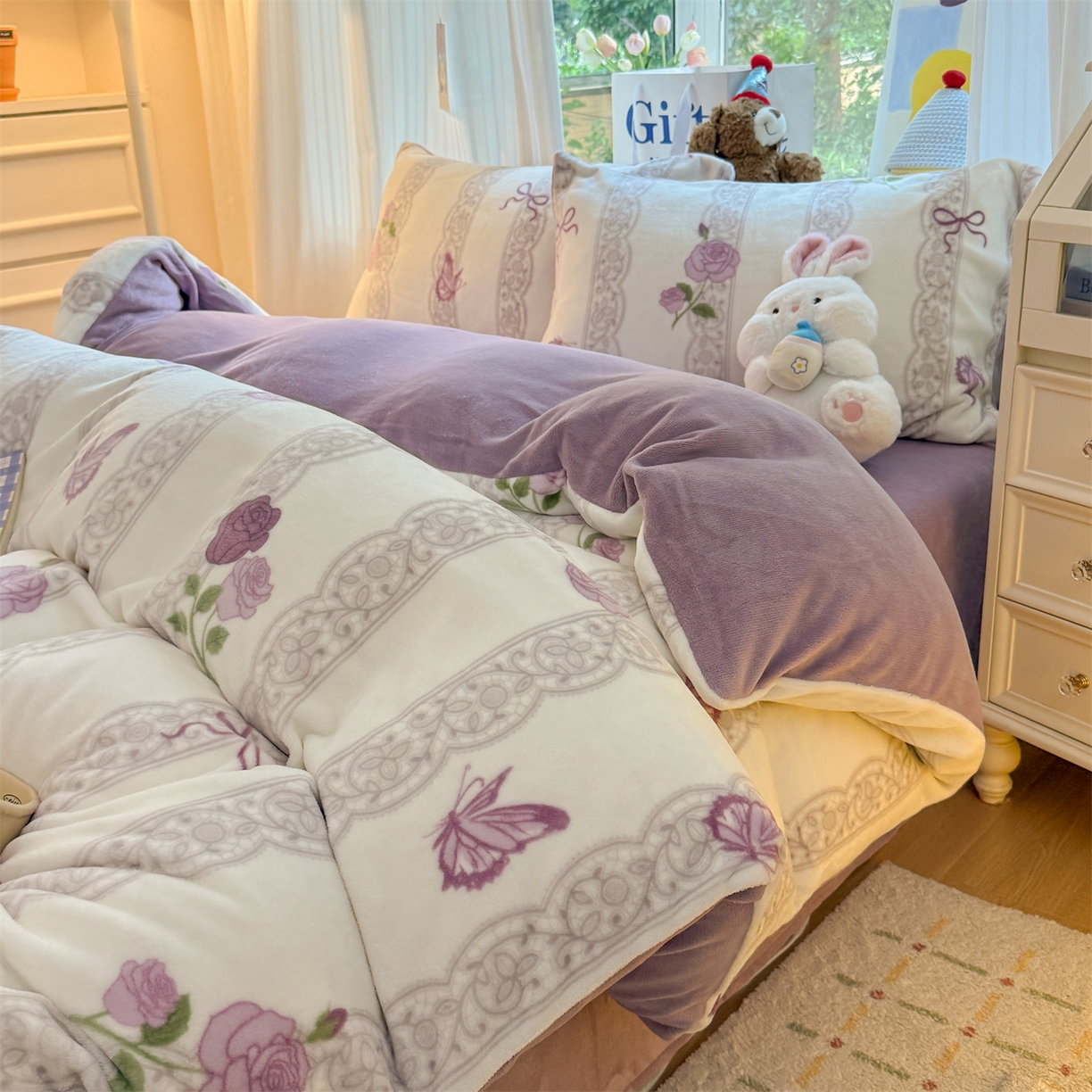 91家纺网 家纺一手货源 找家纺 温眠家纺 2025新款全工艺200克牛奶绒印花四件套 紫藤花语