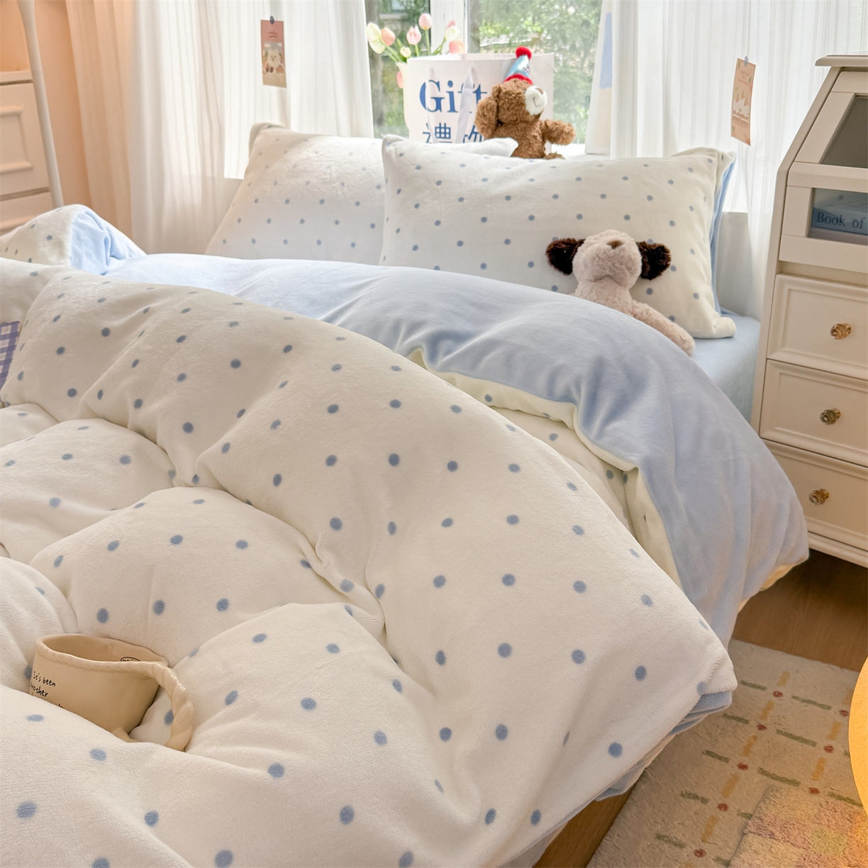 91家纺网 家纺一手货源 找家纺 温眠家纺 2025新款全工艺200克牛奶绒印花四件套 简约天蓝