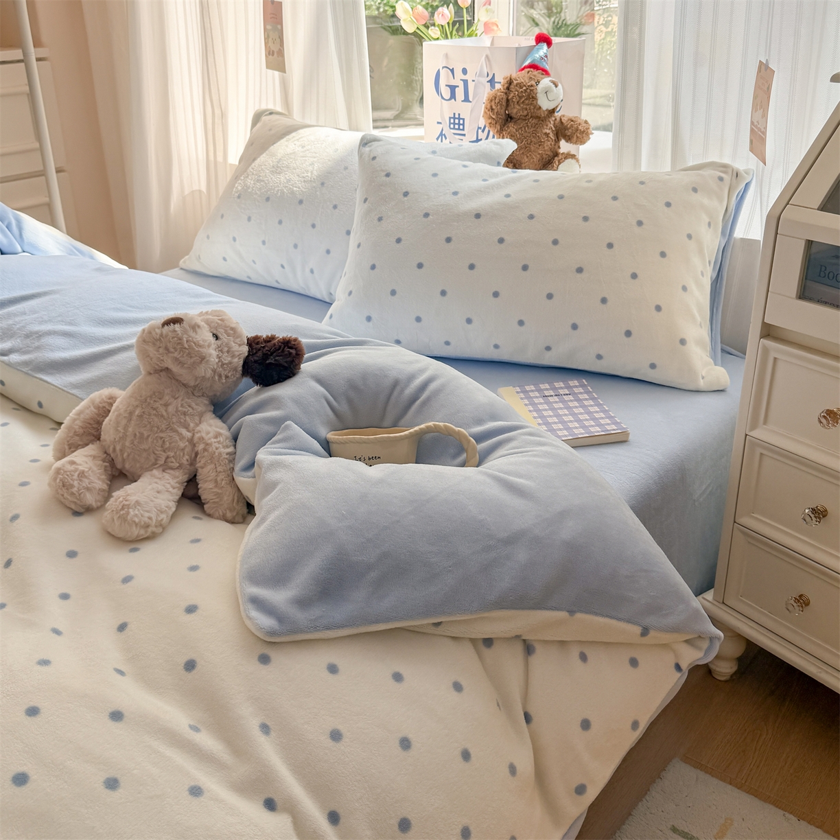 91家纺网 家纺一手货源 找家纺 温眠家纺 2025新款全工艺200克牛奶绒印花四件套 简约天蓝