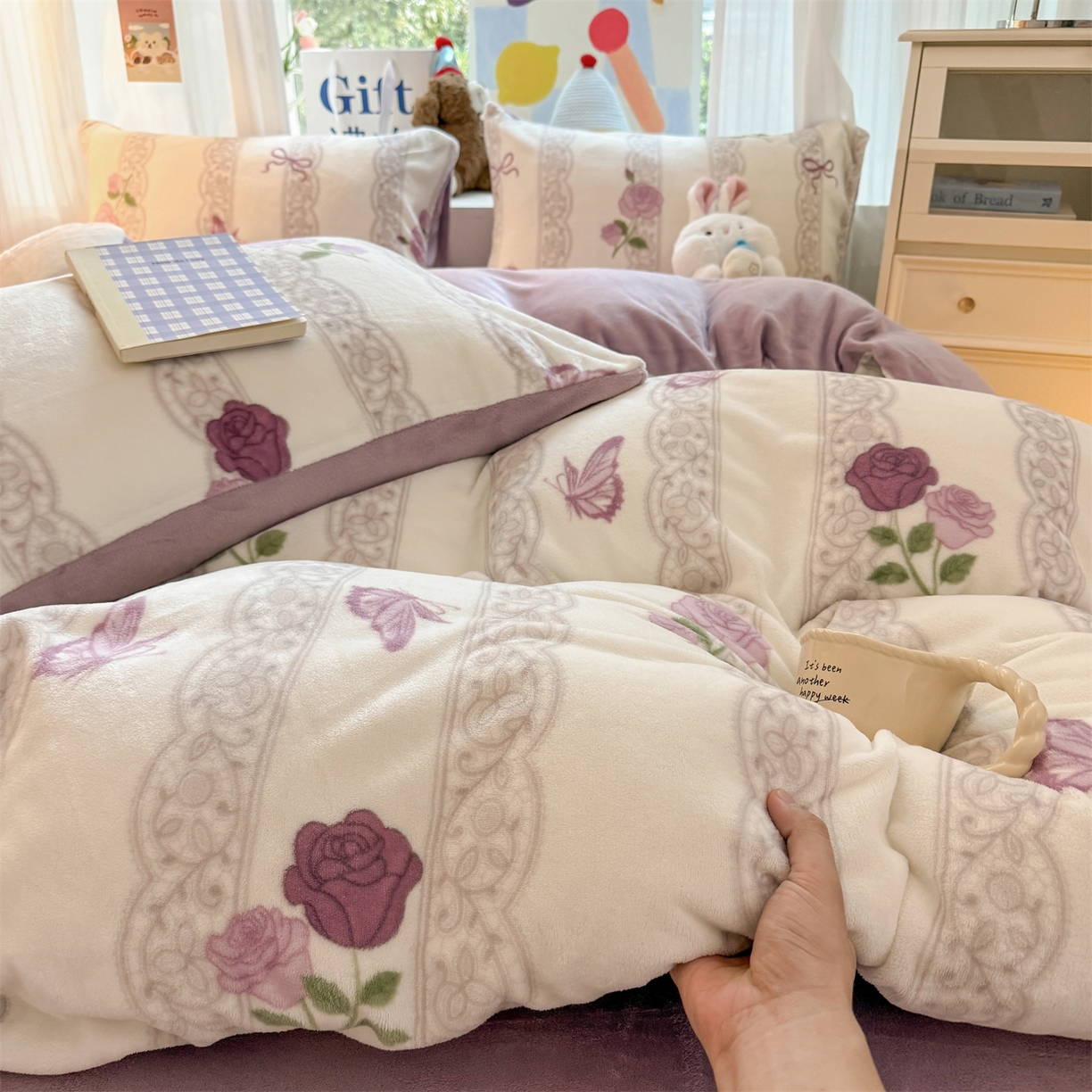 91家纺网 家纺一手货源 找家纺 温眠家纺 2025新款全工艺200克牛奶绒印花四件套 紫藤花语