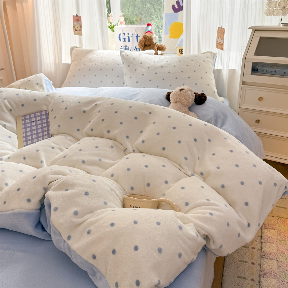 91家纺网 家纺一手货源 找家纺 温眠家纺 2025新款全工艺200克牛奶绒印花四件套 简约天蓝