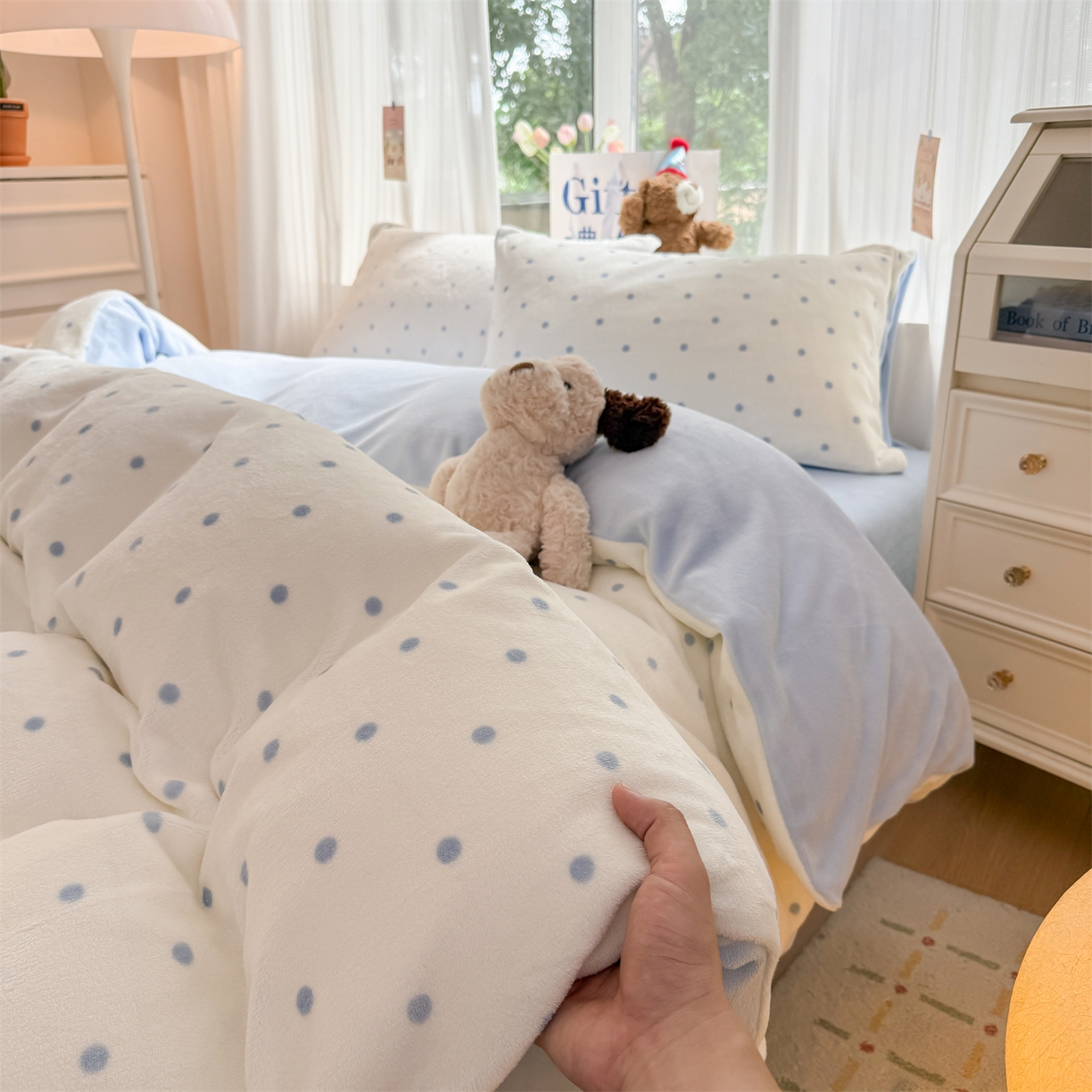 91家纺网 家纺一手货源 找家纺 温眠家纺 2025新款全工艺200克牛奶绒印花四件套 简约天蓝