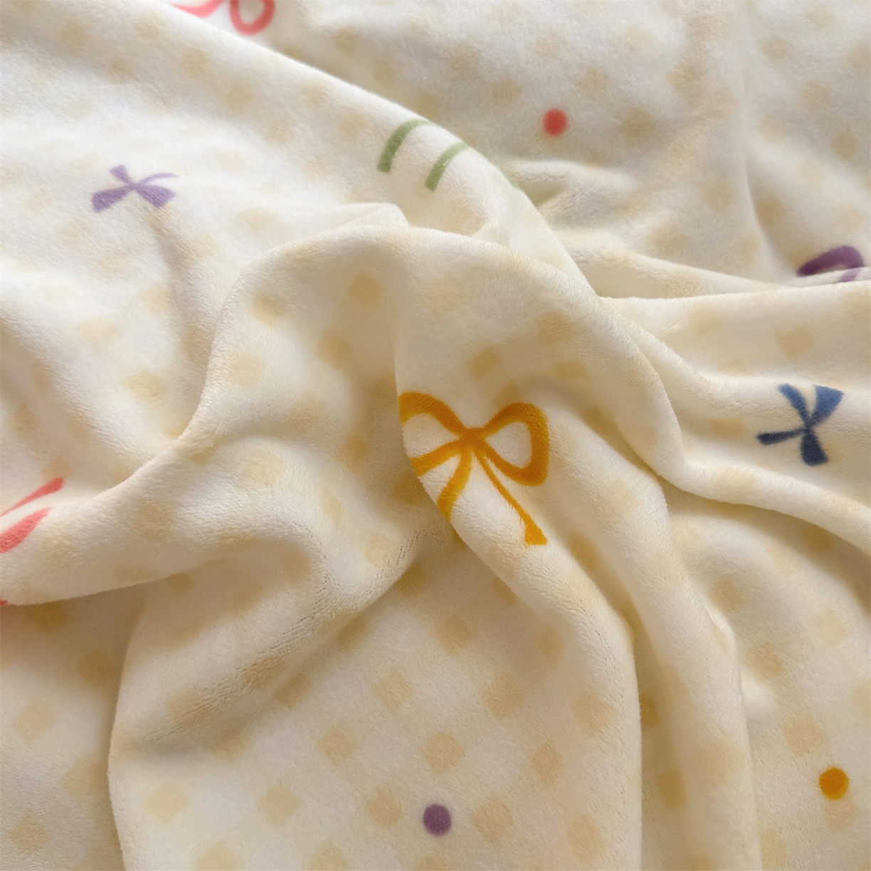 91家纺网 家纺一手货源 找家纺 温眠家纺 2025新款全工艺200克牛奶绒印花四件套 彩色物语黄