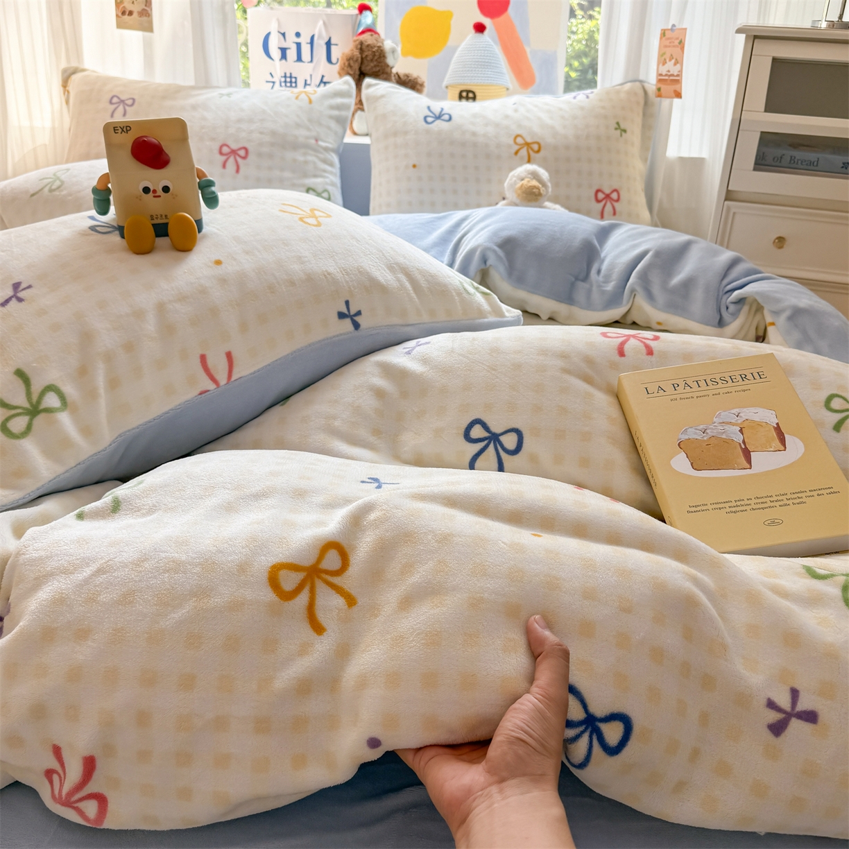 91家纺网 家纺一手货源 找家纺 温眠家纺 2025新款全工艺200克牛奶绒印花四件套 彩色物语黄