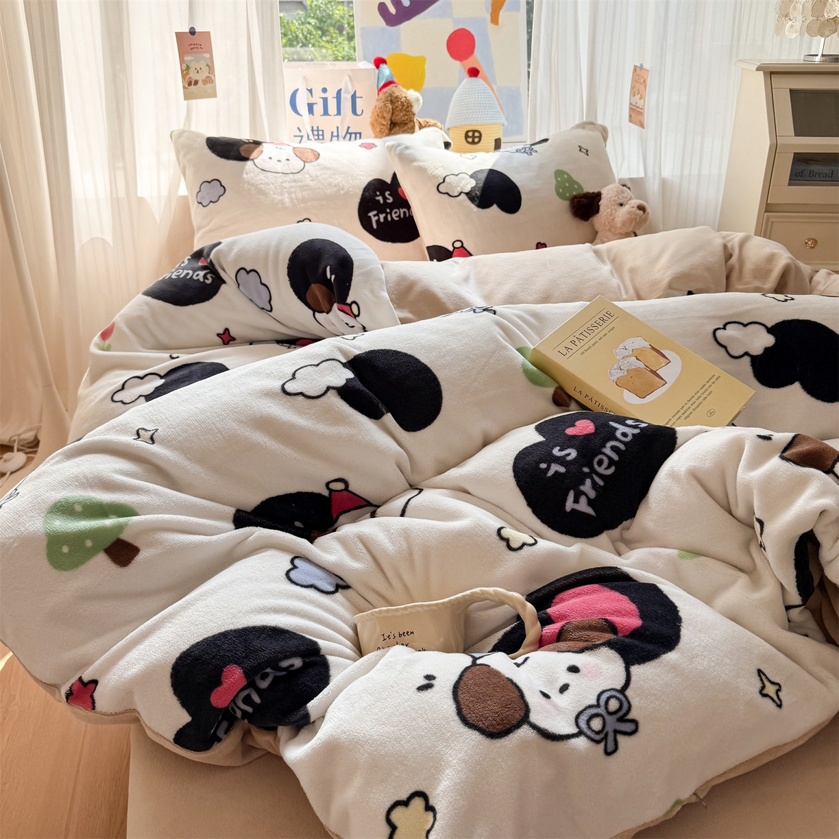 91家纺网 家纺一手货源 找家纺 温眠家纺 2025新款全工艺200克牛奶绒印花四件套 爱丁屋