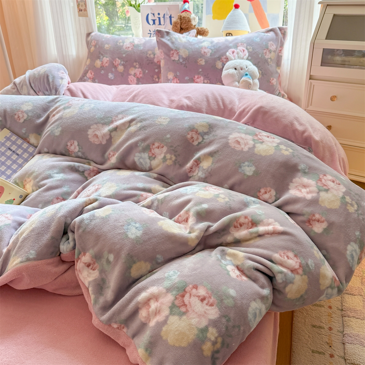 91家纺网 家纺一手货源 找家纺 温眠家纺 2025新款全工艺200克牛奶绒印花四件套 春语