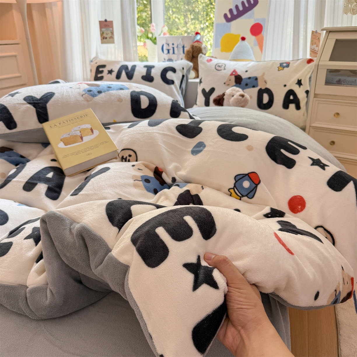 91家纺网 家纺一手货源 找家纺 温眠家纺 2025新款全工艺200克牛奶绒印花四件套 童话