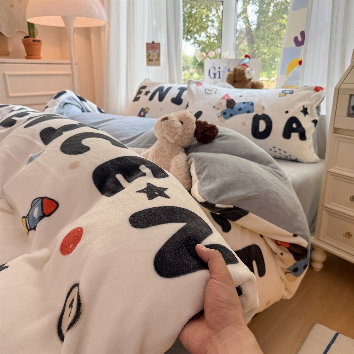 91家纺网 家纺一手货源 找家纺 温眠家纺 2025新款全工艺200克牛奶绒印花四件套 童话