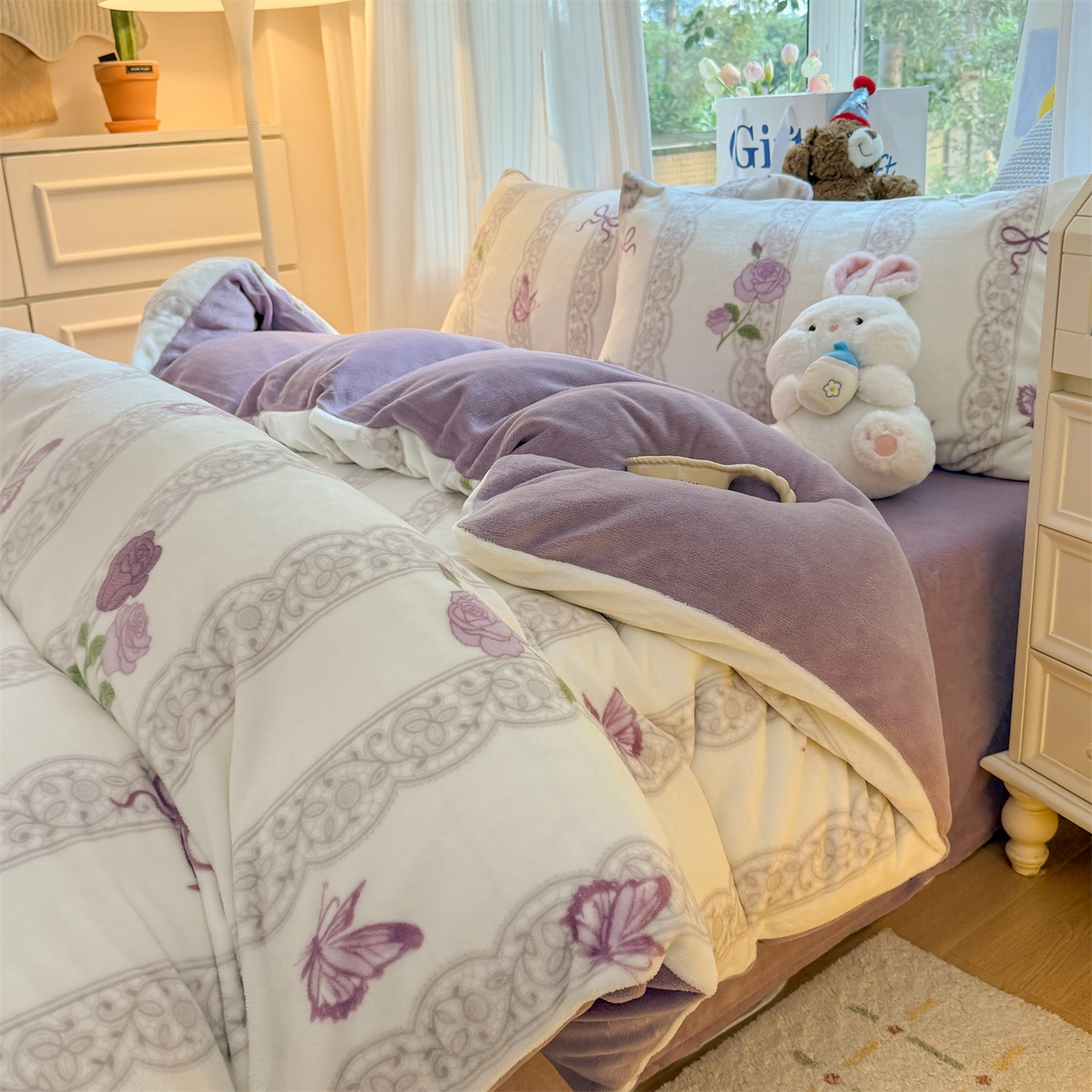 91家纺网 家纺一手货源 找家纺 温眠家纺 2025新款全工艺200克牛奶绒印花四件套 紫藤花语