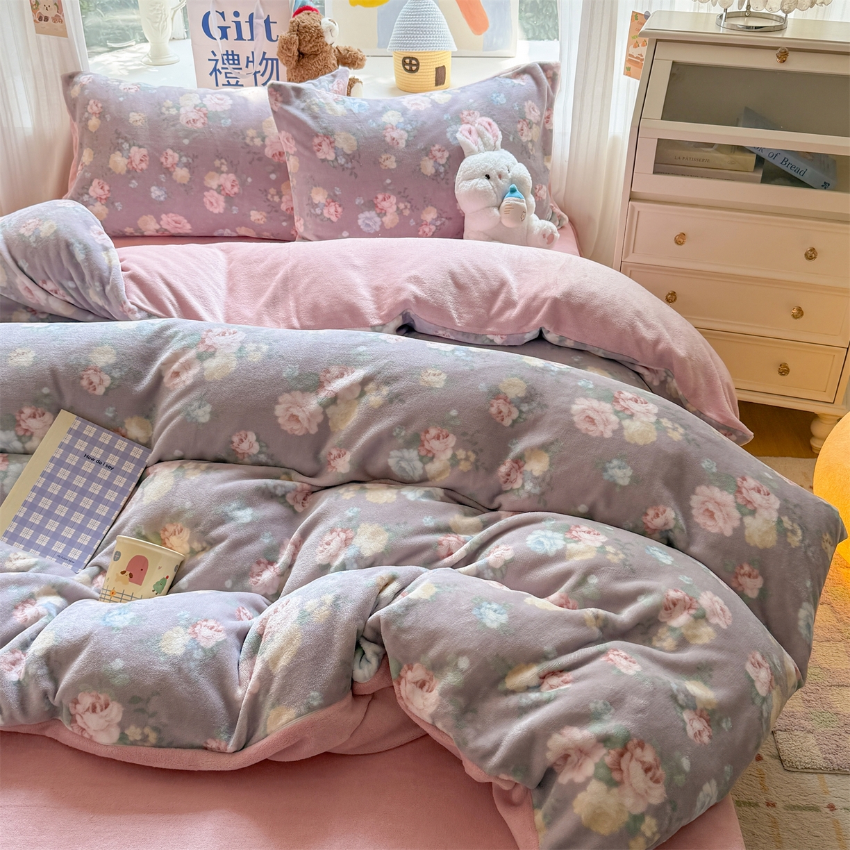 91家纺网 家纺一手货源 找家纺 温眠家纺 2025新款全工艺200克牛奶绒印花四件套 春语