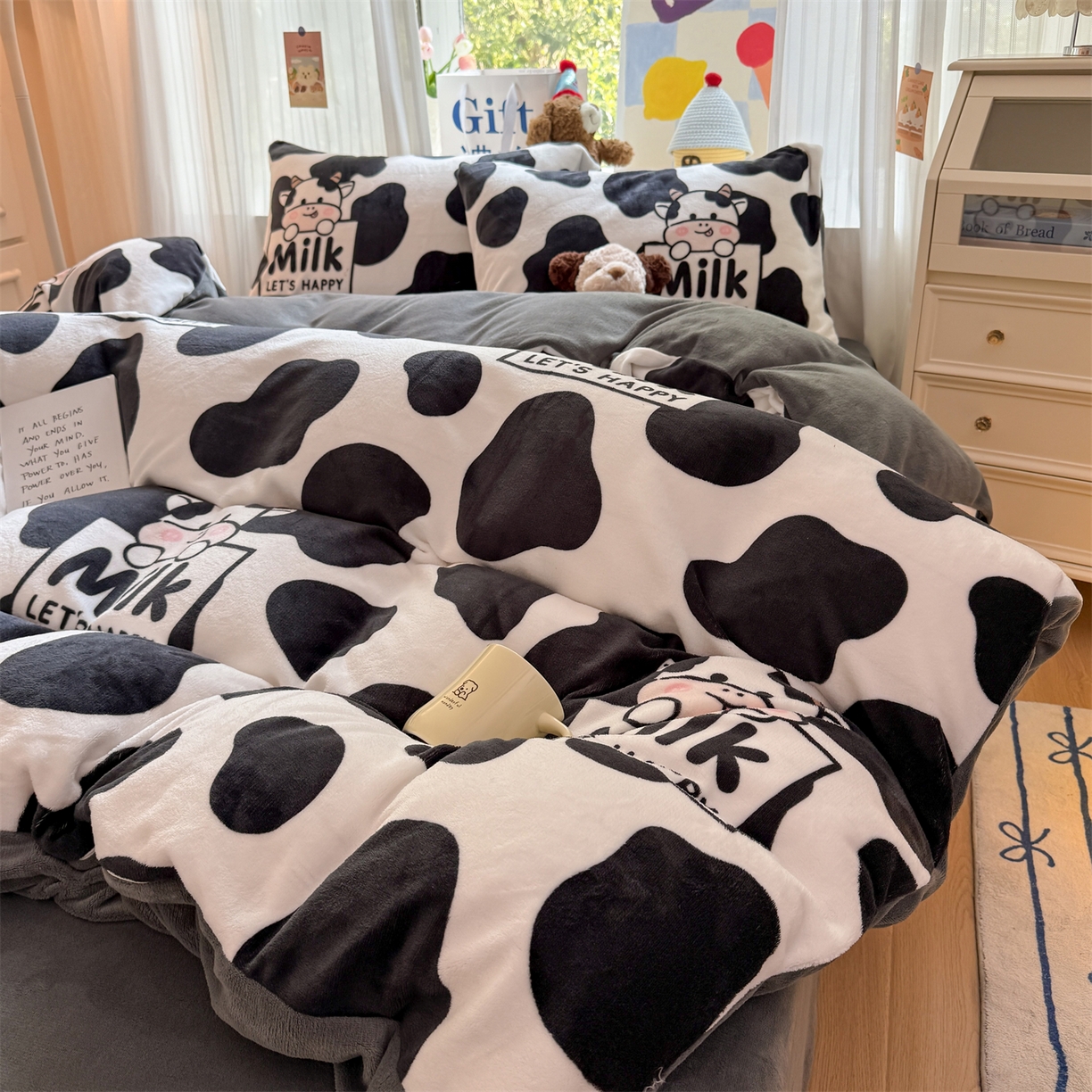 91家纺网 家纺一手货源 找家纺 温眠家纺 2025新款全工艺200克牛奶绒印花四件套 奶牛