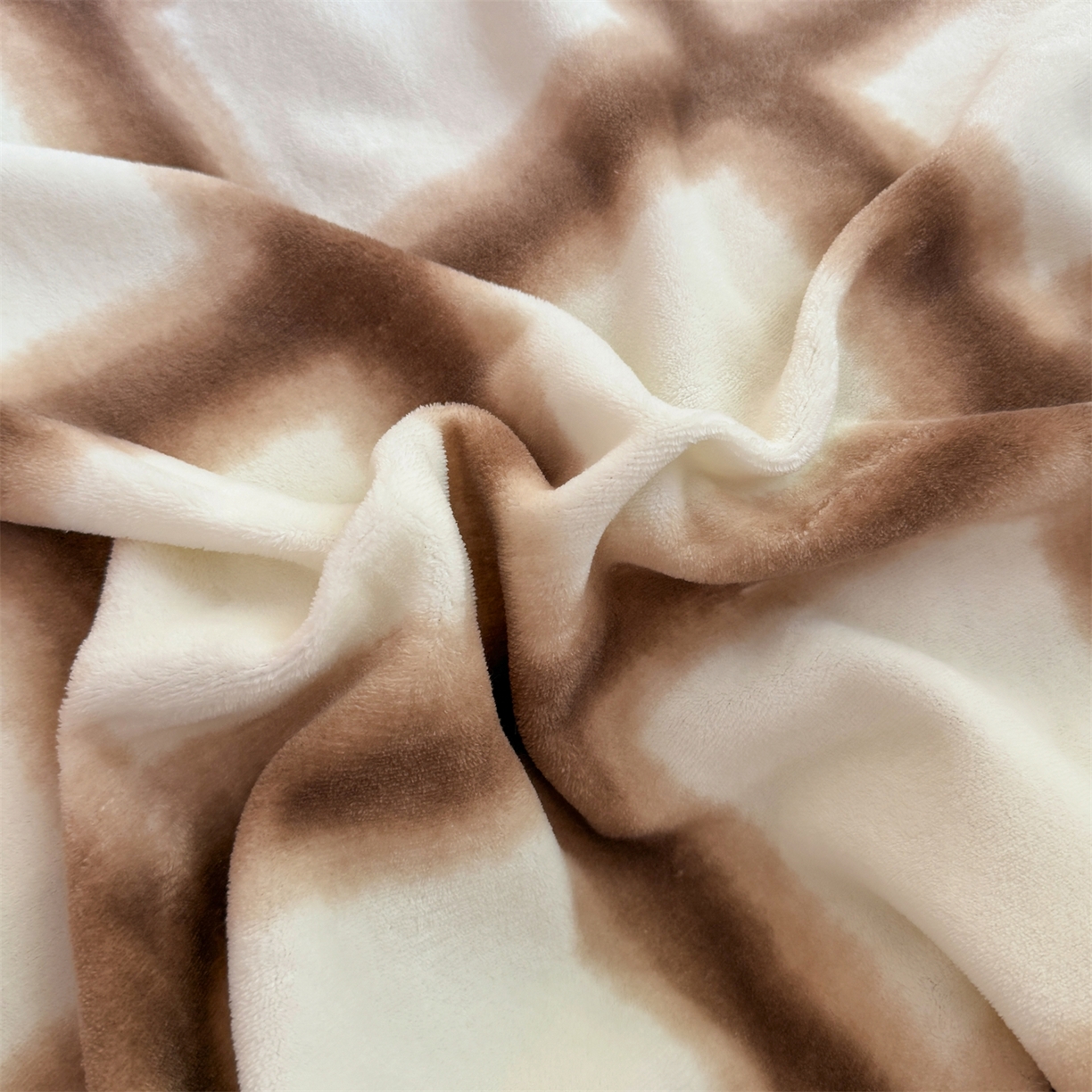 91家纺网 家纺一手货源 找家纺 温眠家纺 2025新款全工艺200克牛奶绒印花四件套 格林